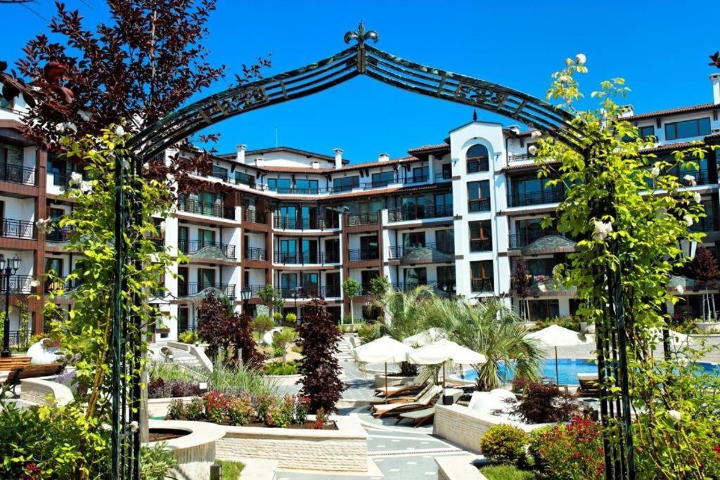 Boutique Rose Gardens Pomorie Aparthotel Bagian luar foto