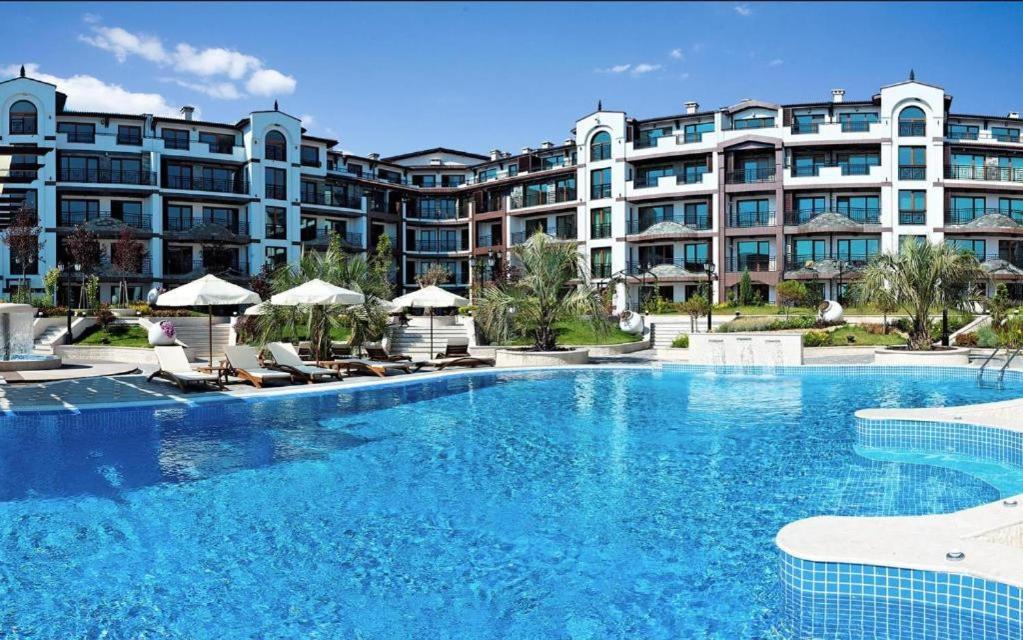 Boutique Rose Gardens Pomorie Aparthotel Bagian luar foto