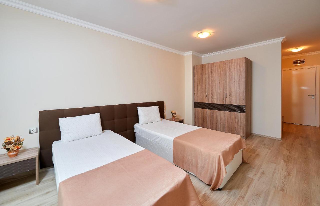 Boutique Rose Gardens Pomorie Aparthotel Bagian luar foto