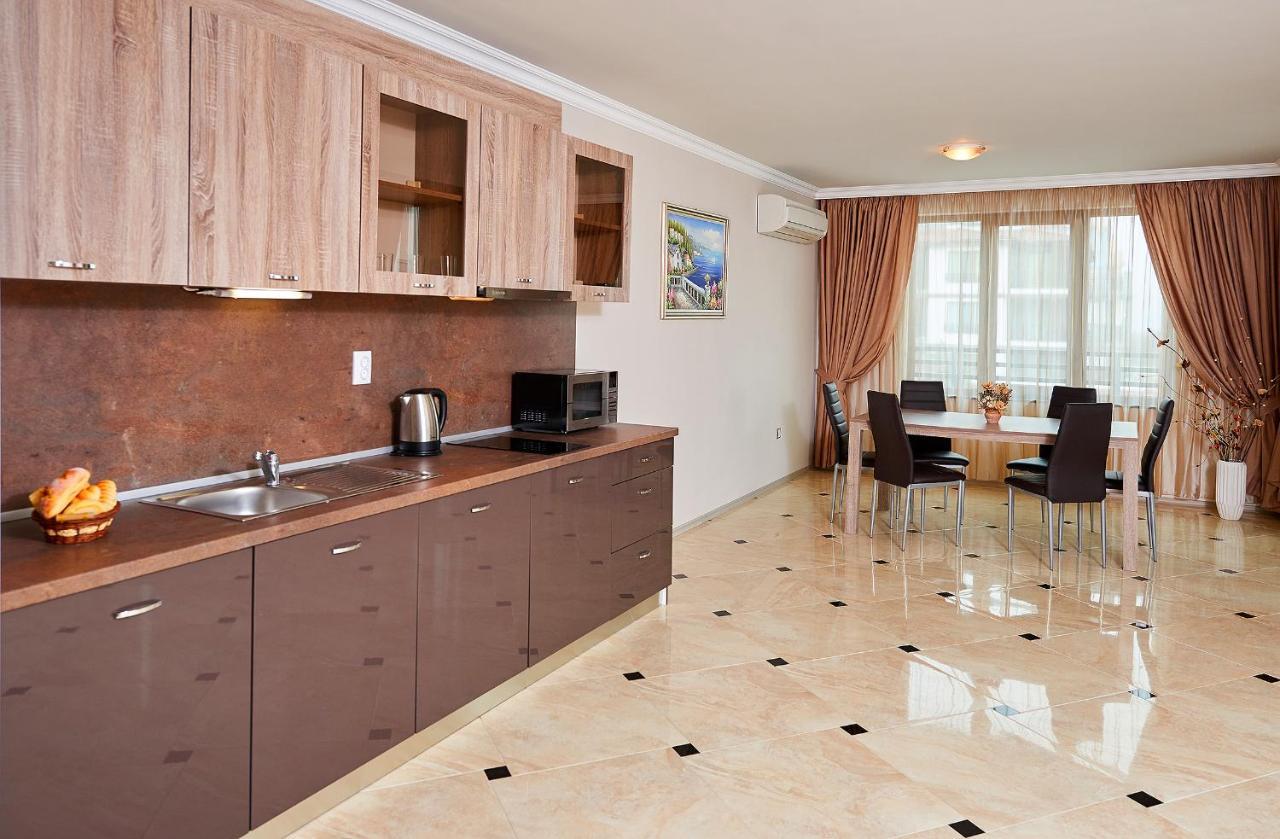 Boutique Rose Gardens Pomorie Aparthotel Bagian luar foto