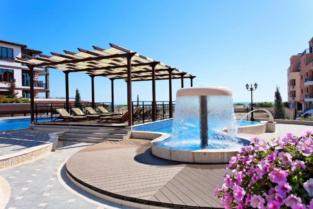 Boutique Rose Gardens Pomorie Aparthotel Bagian luar foto