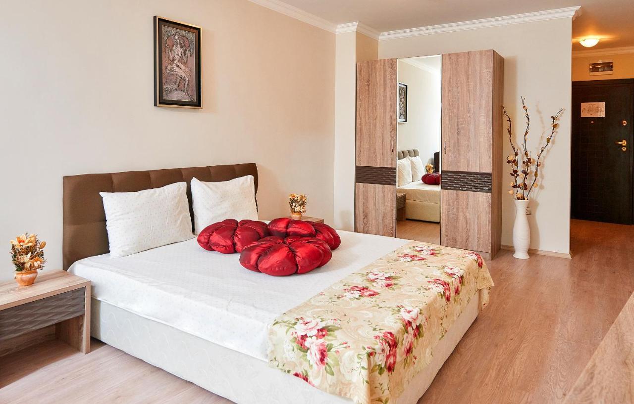 Boutique Rose Gardens Pomorie Aparthotel Bagian luar foto