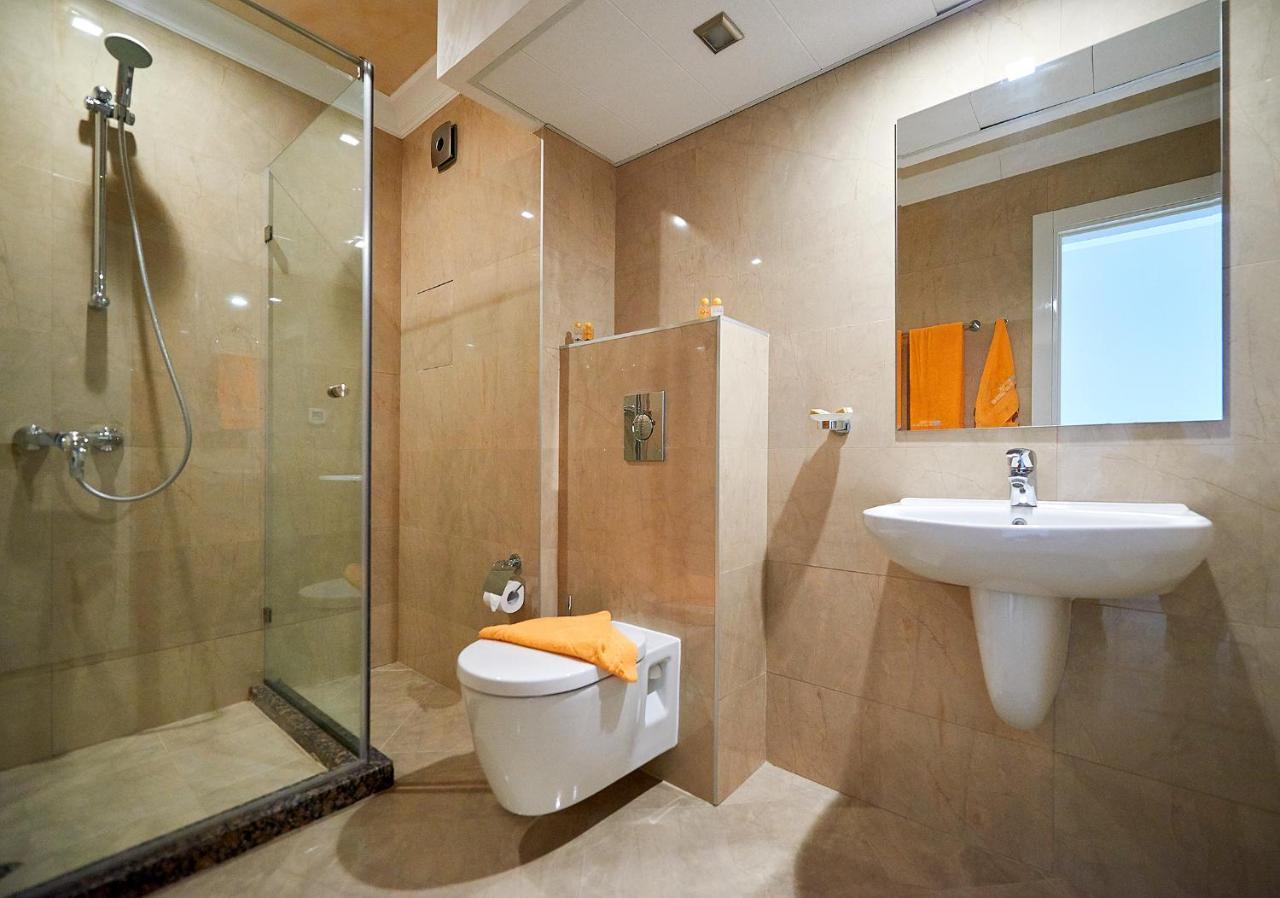 Boutique Rose Gardens Pomorie Aparthotel Bagian luar foto