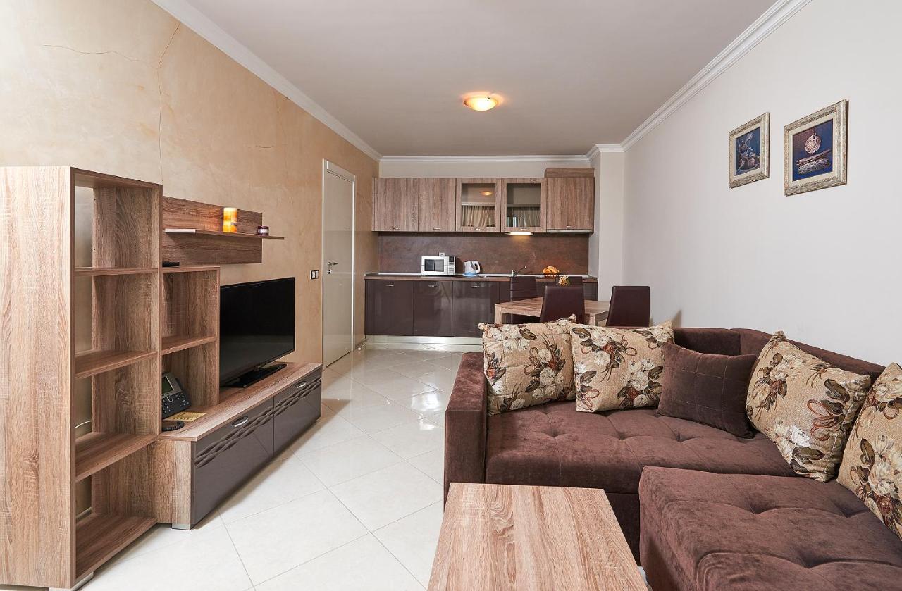 Boutique Rose Gardens Pomorie Aparthotel Bagian luar foto