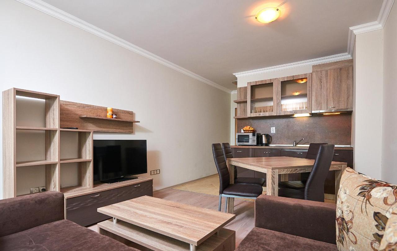 Boutique Rose Gardens Pomorie Aparthotel Bagian luar foto