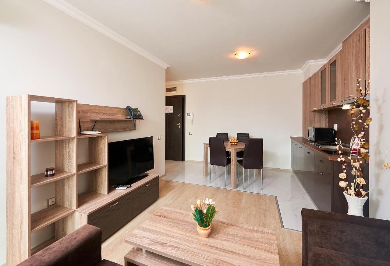 Boutique Rose Gardens Pomorie Aparthotel Bagian luar foto