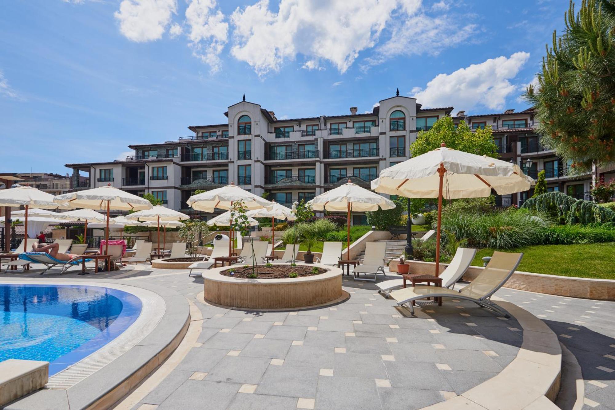 Boutique Rose Gardens Pomorie Aparthotel Bagian luar foto