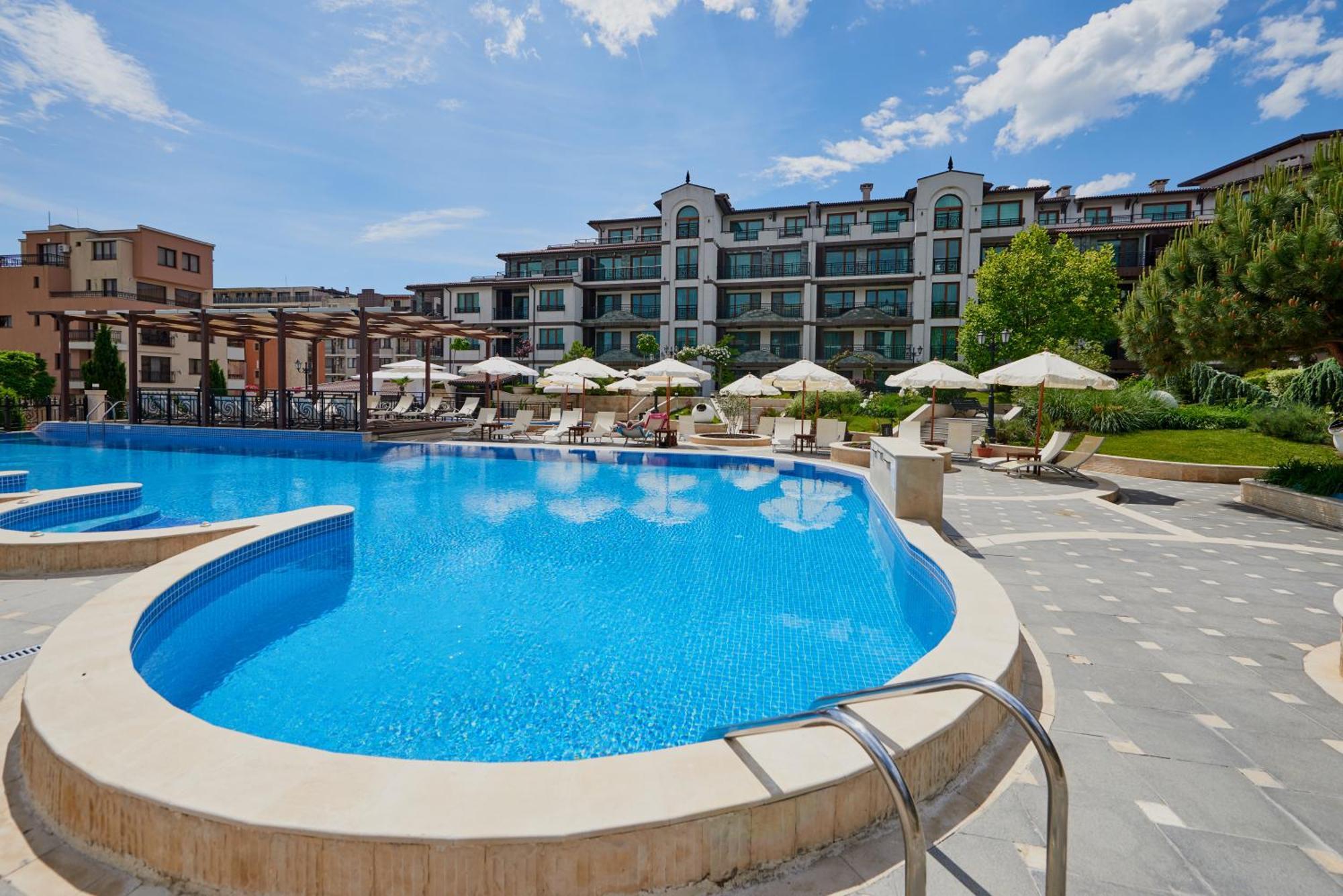 Boutique Rose Gardens Pomorie Aparthotel Bagian luar foto