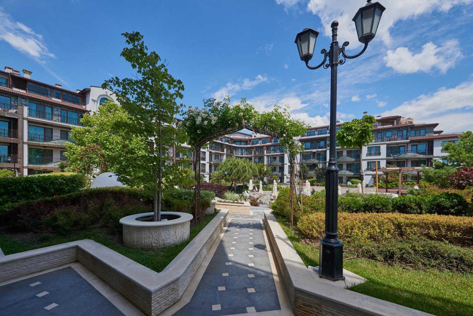 Boutique Rose Gardens Pomorie Aparthotel Bagian luar foto