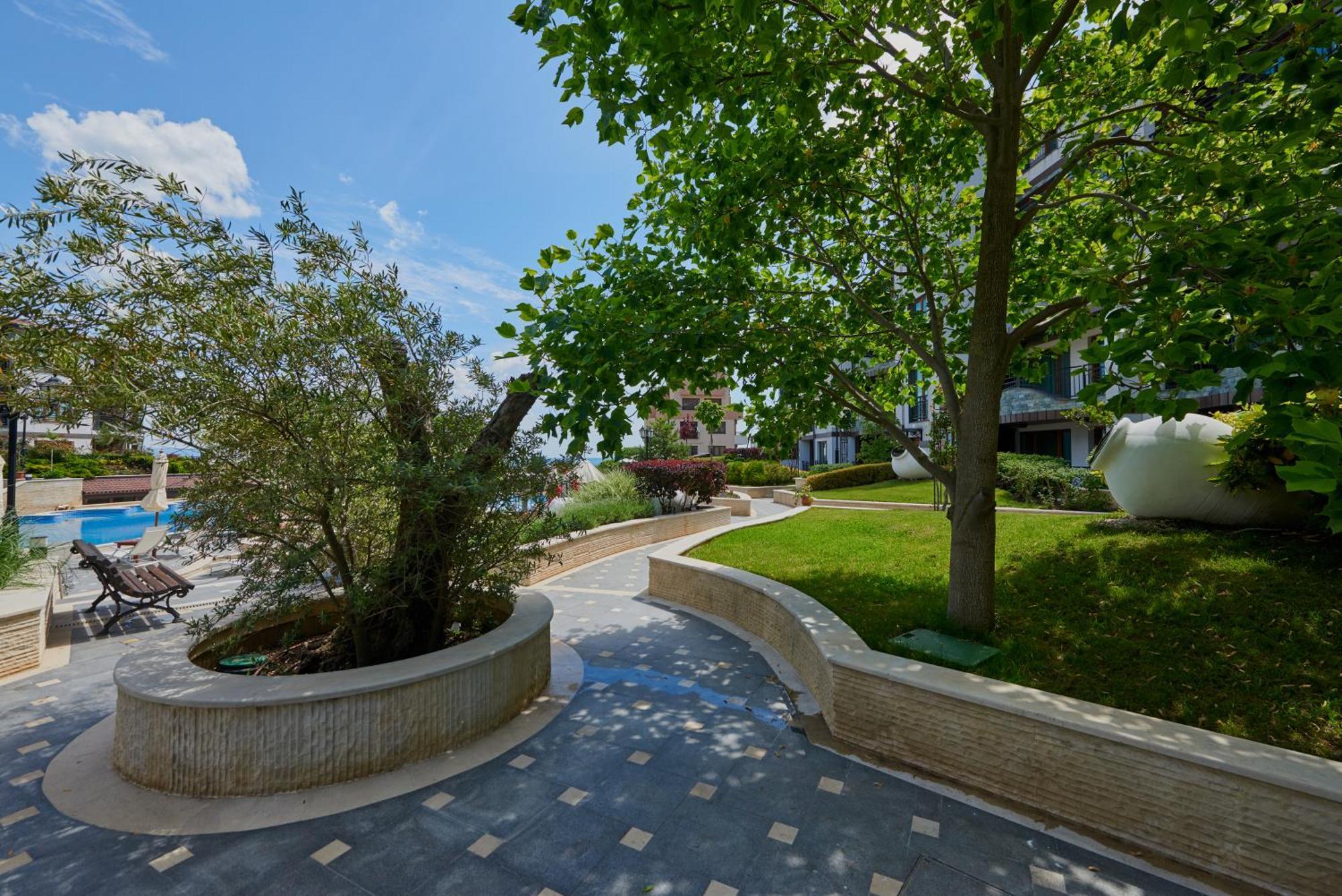 Boutique Rose Gardens Pomorie Aparthotel Bagian luar foto