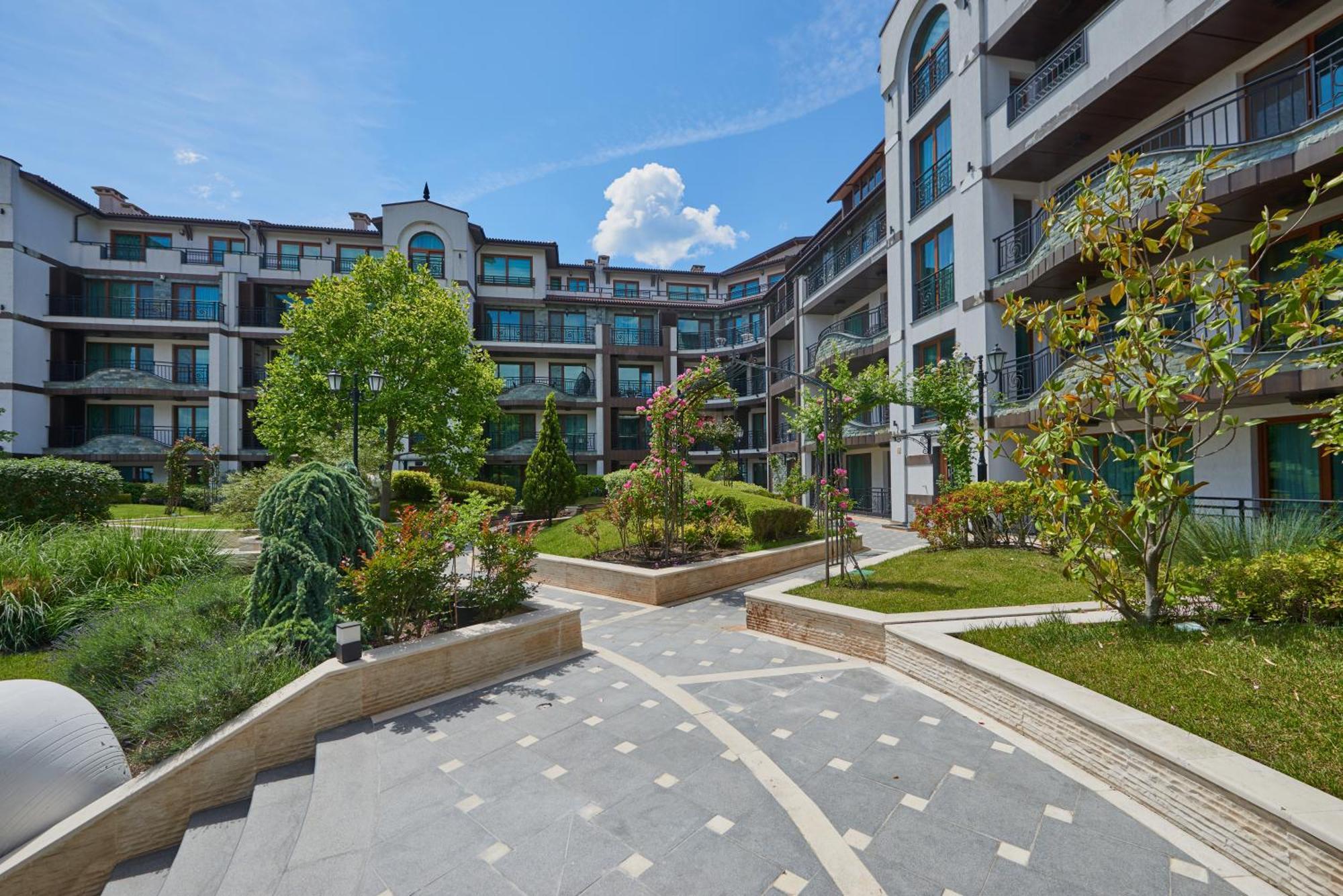 Boutique Rose Gardens Pomorie Aparthotel Bagian luar foto